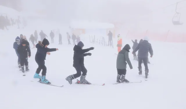 Çocukların Bursa Uludağ'da kar keyfi