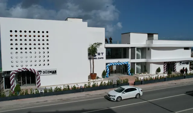 İzmir Güzelbahçe'de çifte açılış