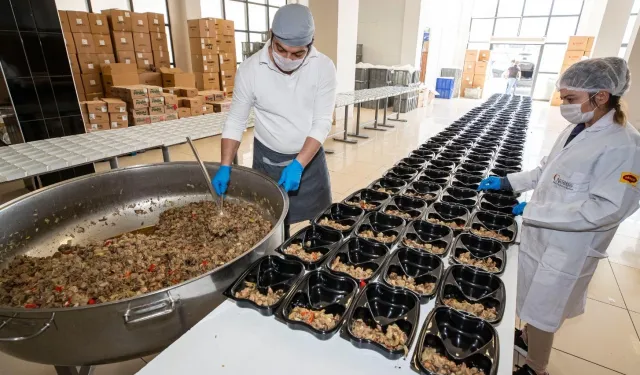 İzmir'de bereket hem sofralara, hem meydanlara yayılacak