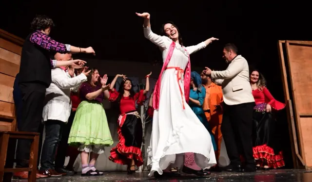 Osmangazi Belediyesi, 'Deli Ayten' ile Bursalı sanatseverleri buluşturdu