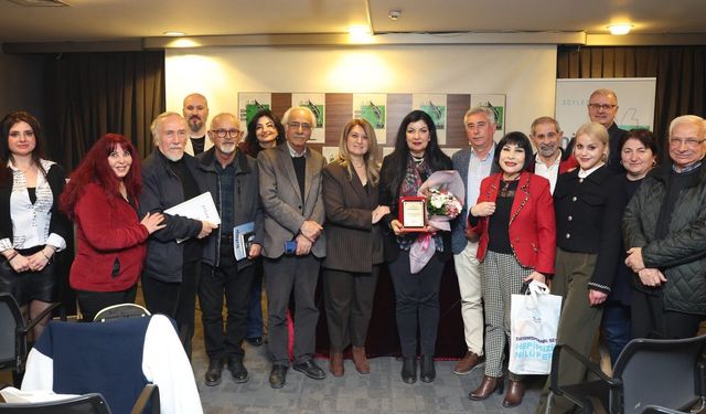 Dünya Şiir Onur Ödülü Nisa Leyla’ya verildi