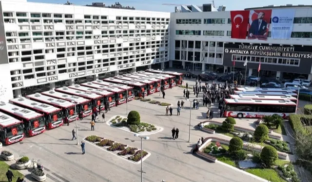 Antalya Büyükşehir'den toplu taşıma filosuna 19 yeni otobüs
