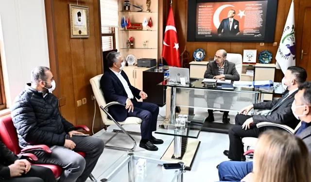 Başkan Uysal'dan Gazipaşa Kitap Fuarı'na ziyaret