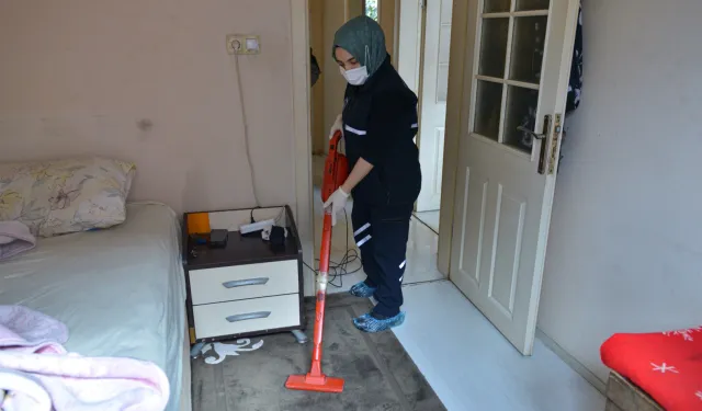 Bursa Büyükşehir evde bakım ve temizlikle gönüllere dokunuyor