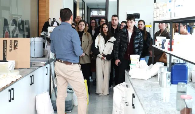 Bursa Osmangazi'de girişimci adayı öğrenciler işi mutfağında öğreniyor