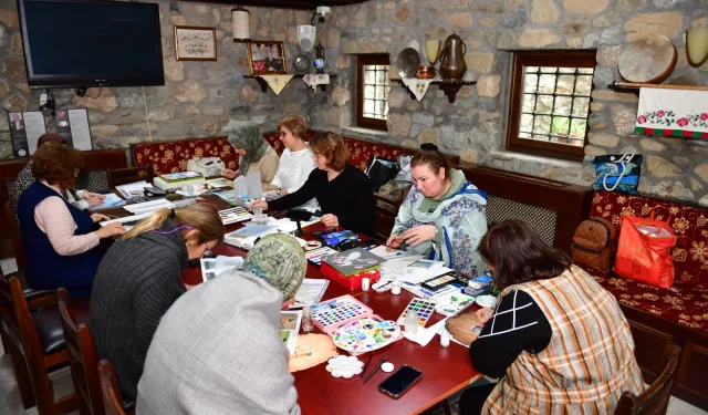 Bursa Osmangazi'de minyatür sanatı kadınlarla hayat buluyor