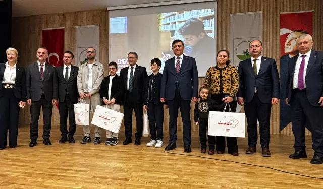 Bursa'da en çok kitap okuyanlar ödüllendirildi