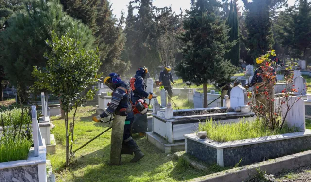 Bursa'da şehitlik ve mezarlıklara bayram hazırlığı