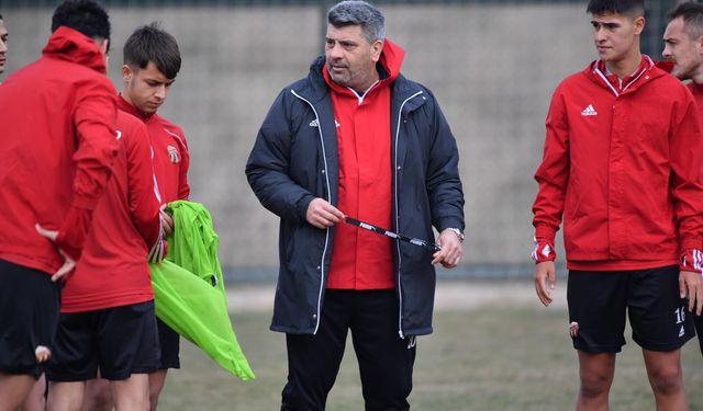 Palaz eksiklerle deplasmandan alının 1 puan değerli