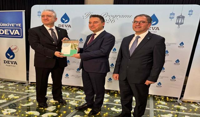 Babacan’a İl Olma Raporu ve Rozet Takdimi