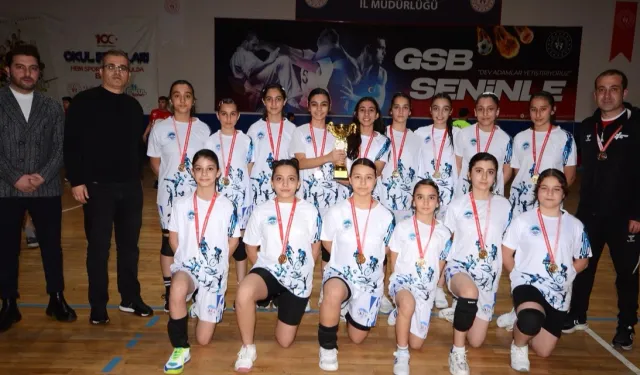 Kayserili hentbolcular şampiyonluğa ulaştı