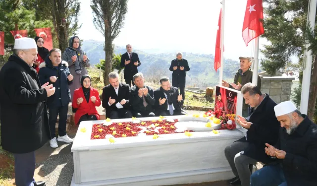 Trabzon'da Başkan Genç'ten Şehit Pilot Gençcelep'in kabrine ziyaret