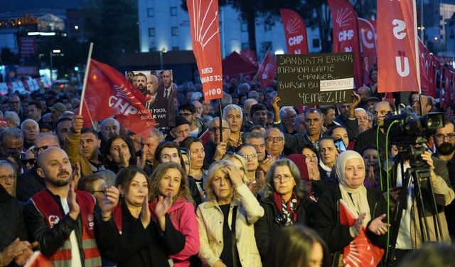 Bursa Kent Meydanı’nda Mustafa Bozbey’e destek mitingi