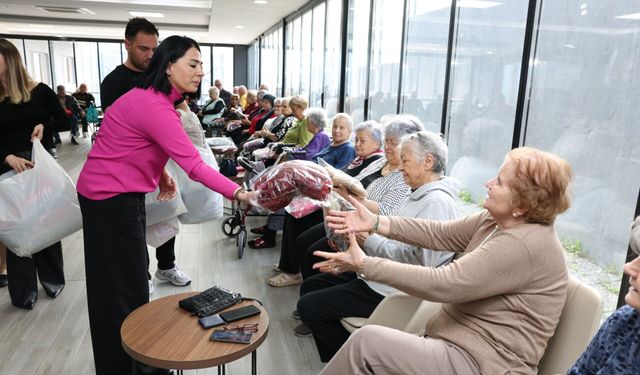 Bursa Nilüferli kadınlardan huzurevi sakinlerine gönül köprüsü