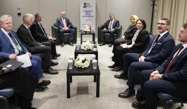Bakan Tekin OECD Zirvesi'nde