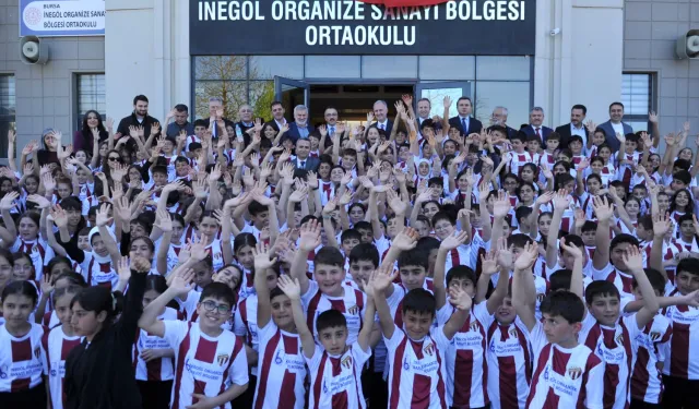 İnegölspor forması bin 100 öğrenciye dağıtıldı