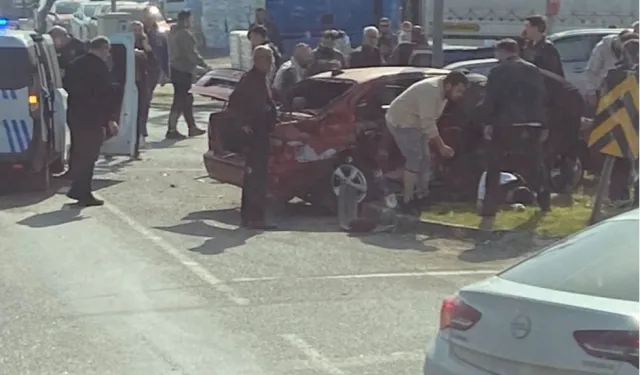 Düzce Olimpiyat Kavşağı'nda trafik kazası: 1 yaralı