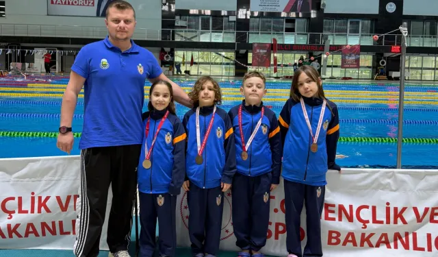 İnegöllü minik yüzücülerden 18 madalyalık gurur
