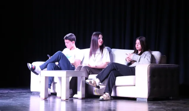 İnegöl'de Genç Suare Tiyatro Festivali başladı