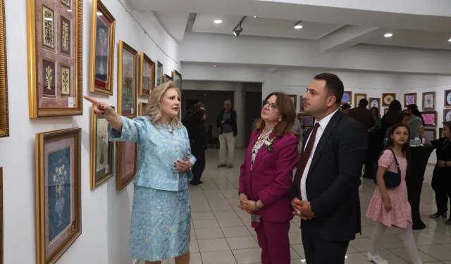 Bursa Nilüfer'de ebru ve kaat-ı sergisi açıldı