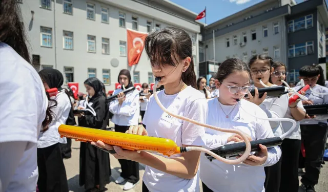 Bursa'da 985 öğrenci aynı anda melodika çaldı