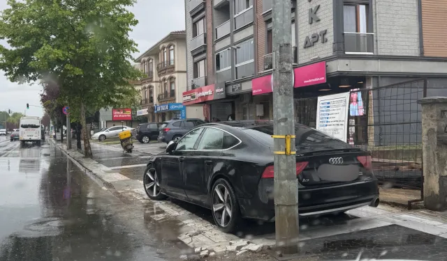 Düzce'de kaldırımlar araç işgali altında!