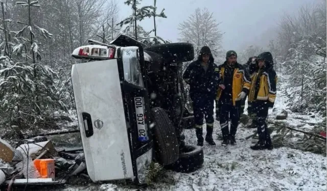 Elektrik arıza ekibi pikapla şarampole devrildi: 3 yaralı