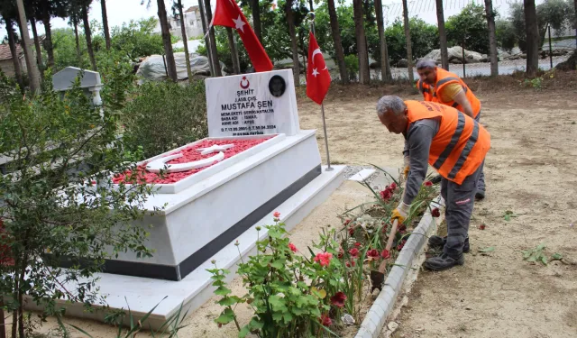 Mezarlıklarda bayram hazırlığı sürüyor