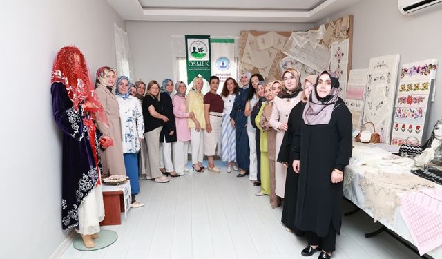 Bursa Osmangazi’de Üreten Kadınların 1 Yıllık Emekleri Sergiye Çıktı