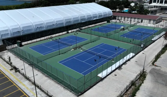İzmit Tenis Spor Merkezi'ne 4 kapalı tenis kortu