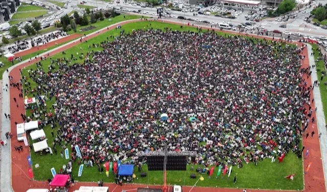 Kayseri Talas'ta maç yayınına YKS molası