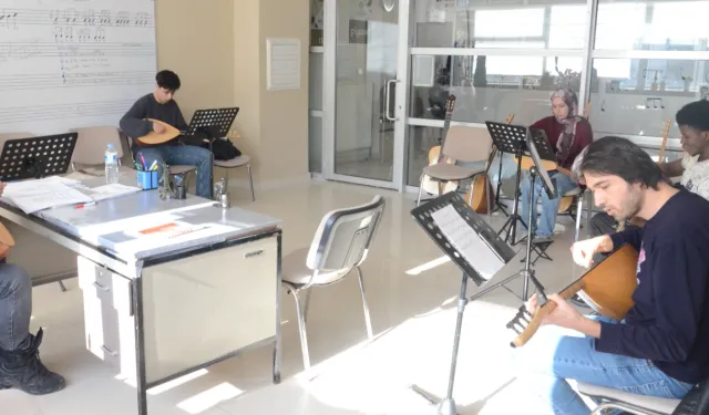 Malatya'da bağlama sevgisi kültürleri buluşturuyor