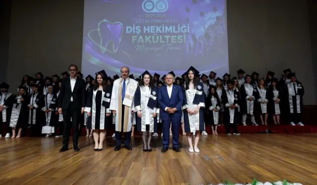 NNYÜ Diş Hekimliği mezunlarını verdi