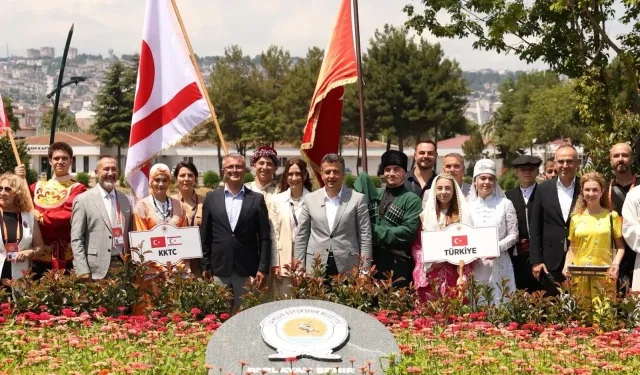 12 ülkeden dansçılar Samsun'da Başkan Doğan'ı ziyaret etti