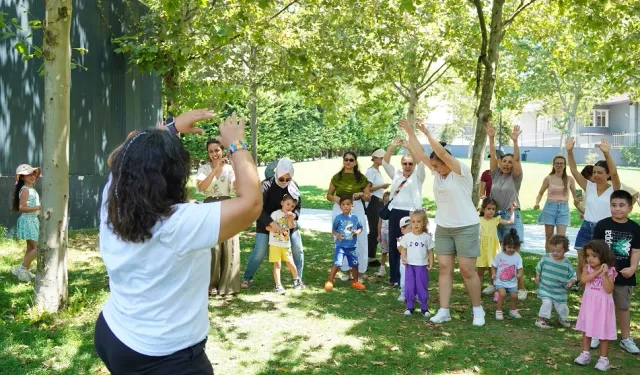 İstanbul Beylikdüzü'nde anne ve çocuklar tatil arasında