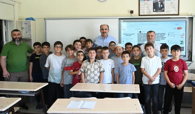 Konya'da Başkan Altay hafızlık eğitimi alan kursiyerlerle buluştu