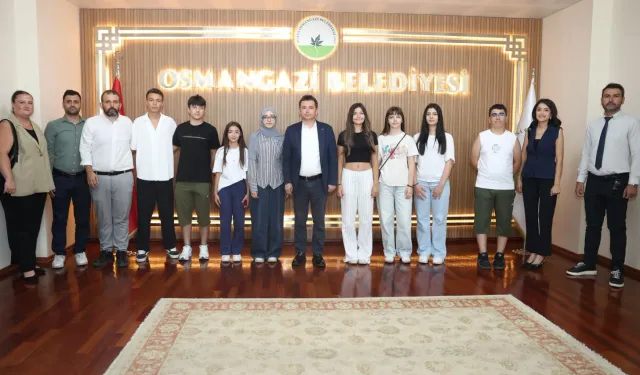 Osmangazi'de ücretsiz LGS kurslarının başarılı öğrencileri Başkan Aydın'la buluştu