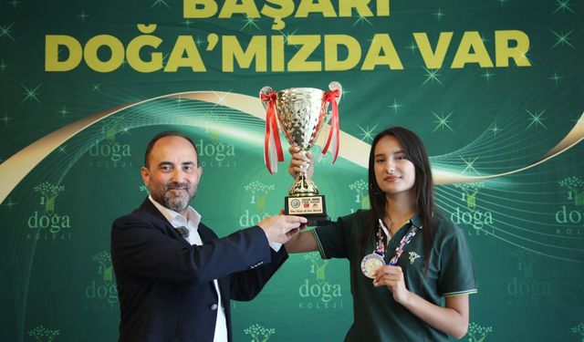 Dünya Matematik Şampiyonu Doğa Kolejinde Coşkuyla Karşılandı