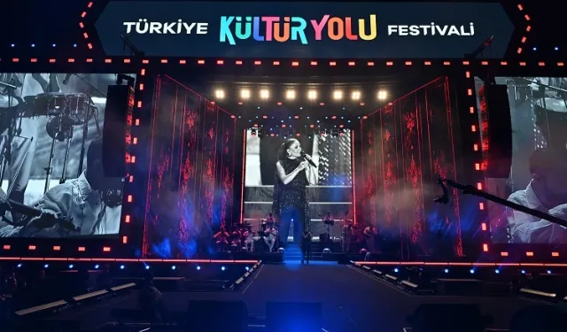 Merve Özbey Nevşehir'i salladı!