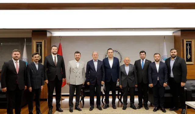 AK Partili gençler Başkan Büyükkılıç'la buluştu