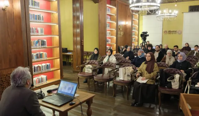Bursa Yıldırım'da düşünce ve sanatın yeni adresi Alev Alatlı oldu