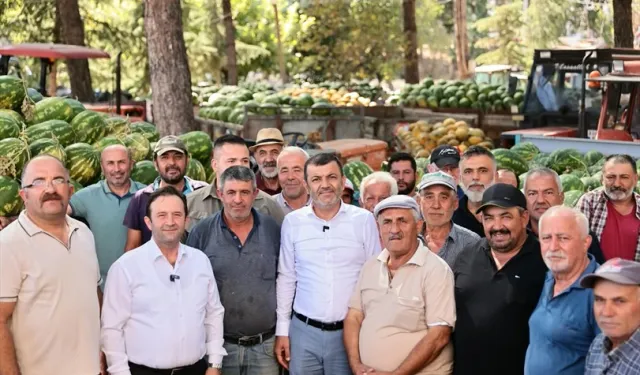 Denizli'de üreticinin karpuzu ihtiyaç sahibine ulaştırılıyor