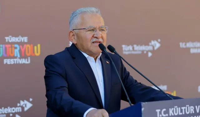 Kayseri Büyükşehir'den üniversiteli ailelere 10 bin lira destek