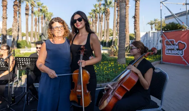 Kızı keman çaldı, anne yönetti!