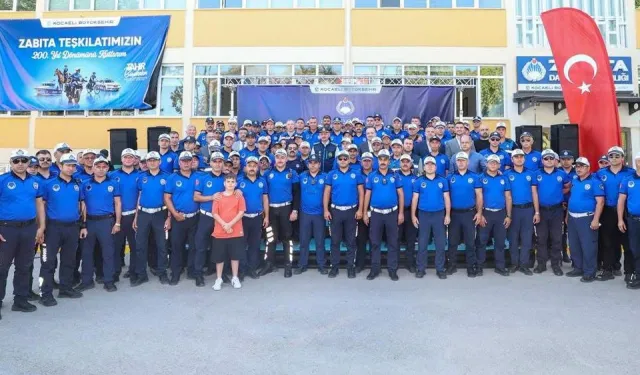 Kocaeli'de Başkan Büyükakın zabıta yeleğini giydi