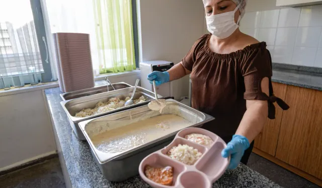 Büyükşehir Yuvamız İzmir'deki minikleri unutulmuyor