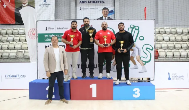 İzmir'de tatami ve minderde Cumhuriyet coşkusu