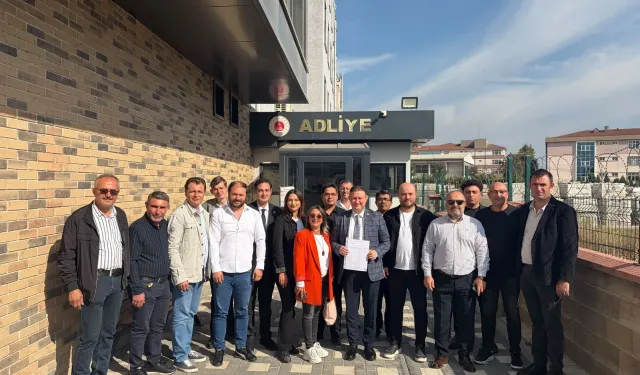 Yeni Parti İlçe Başkanı Erkan Dönmez ve yeni yönetim mazbatasını aldı
