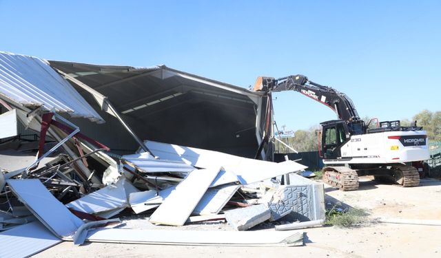 Bursa Nilüfer’de kaçak fabrika yıkıldı