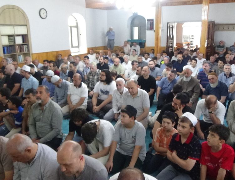 Bursa İnegöl'de 13 Yaşındaki Hafız Cuma Hutbesi Okudu